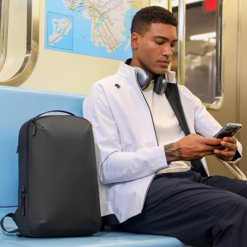 حقيبة الظهر مارك رايدن 2408 مضادة للسرقة مع منفذ شحن أنيقة وعملية